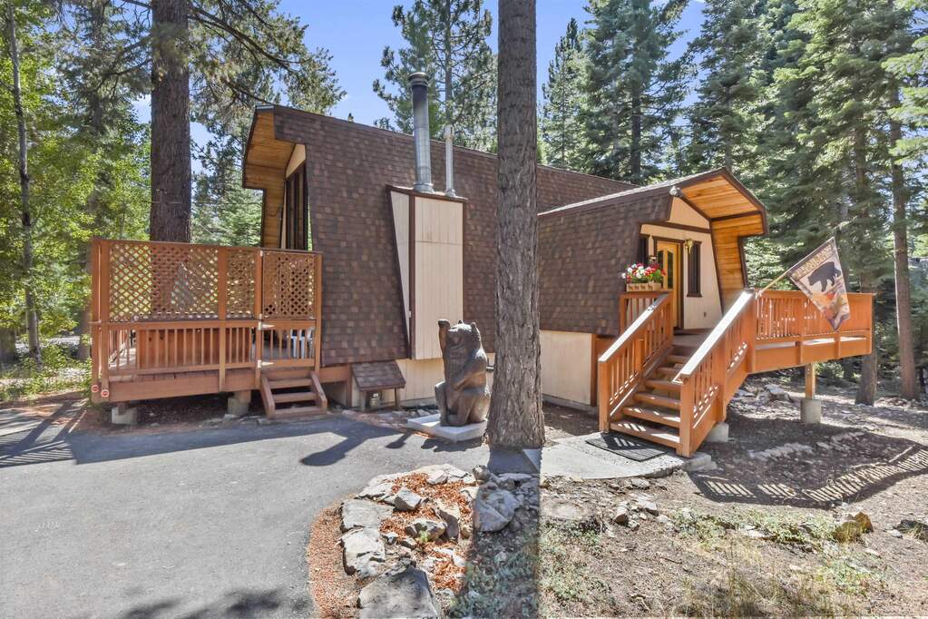5695 Uplands Road photo
