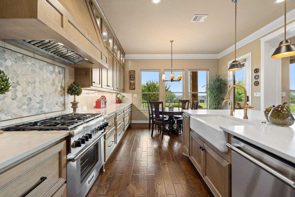 4 Bedroom Single Family Home/House's Image 12