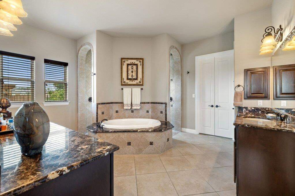 4 Bedroom Single Family Home/House's Image 18