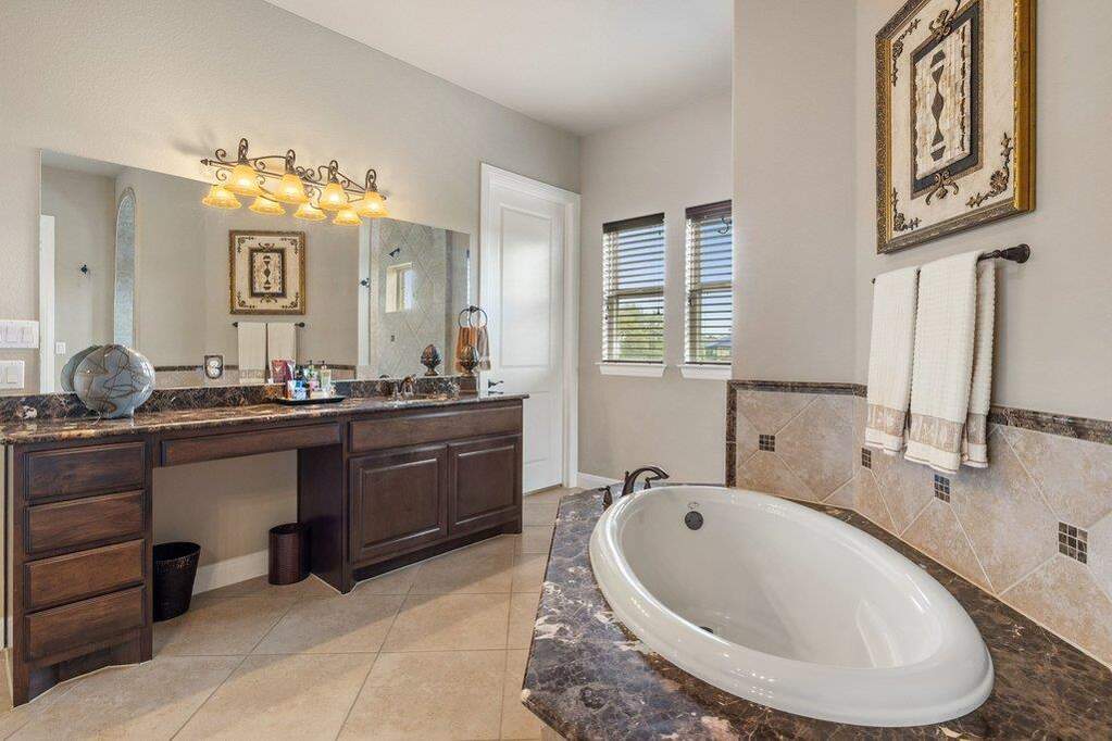 4 Bedroom Single Family Home/House's Image 19