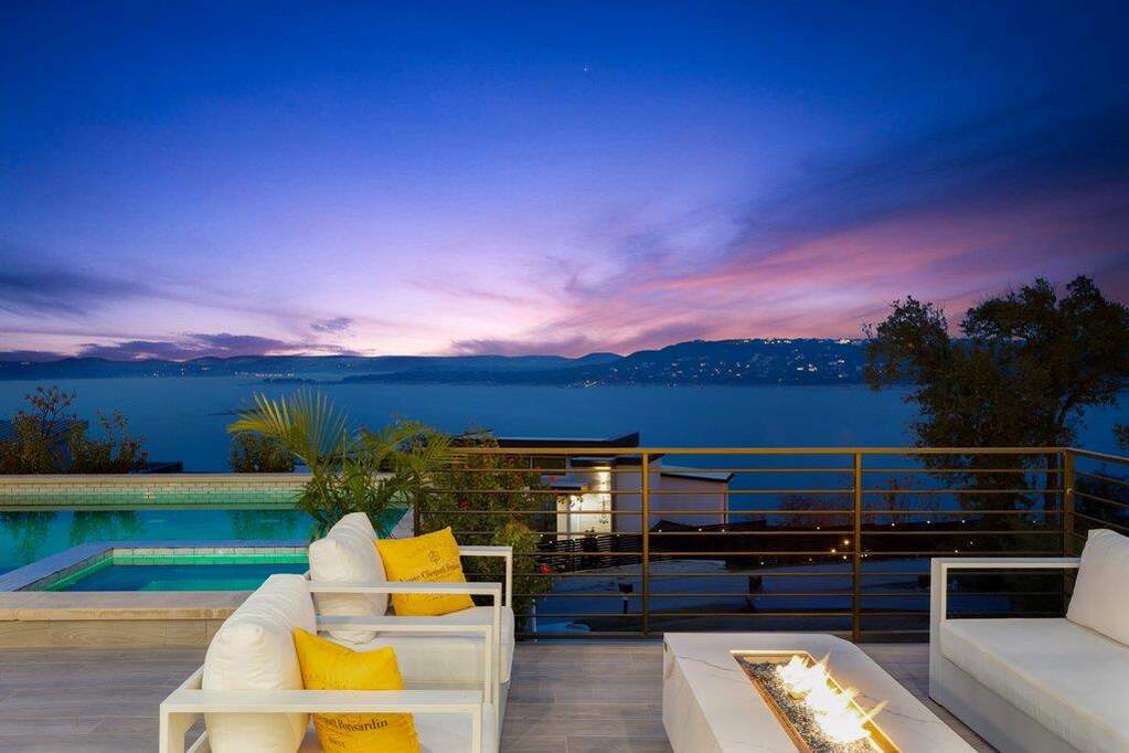 5 Bedroom Single Family Home/House's Image 7