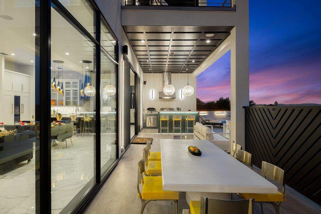 5 Bedroom Single Family Home/House's Image 8