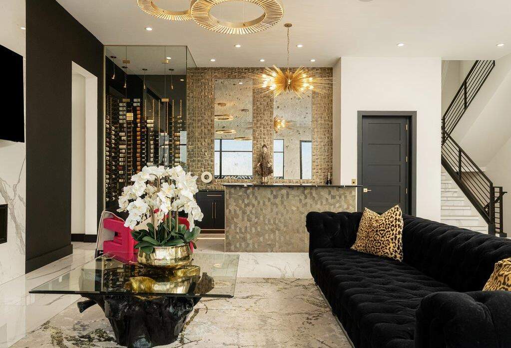 5 Bedroom Single Family Home/House's Image 10