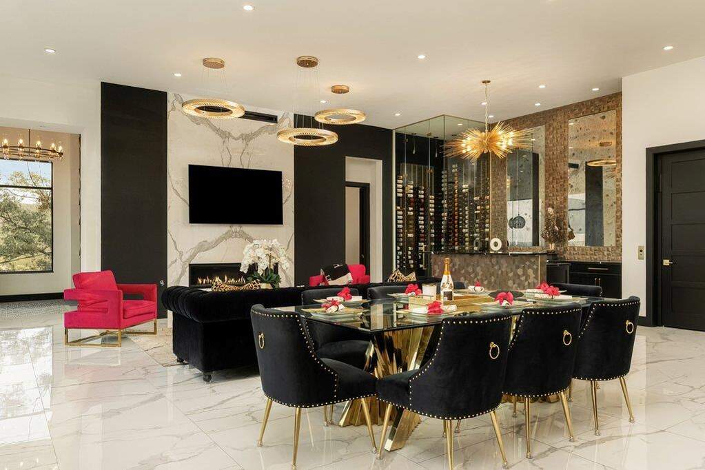5 Bedroom Single Family Home/House's Image 12