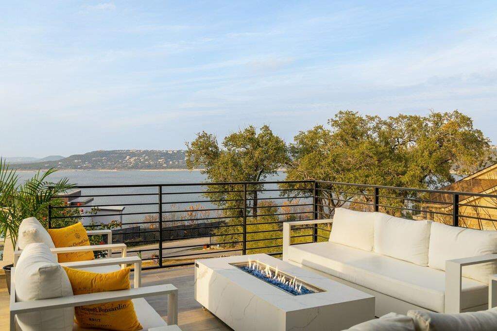 5 Bedroom Single Family Home/House's Image 15