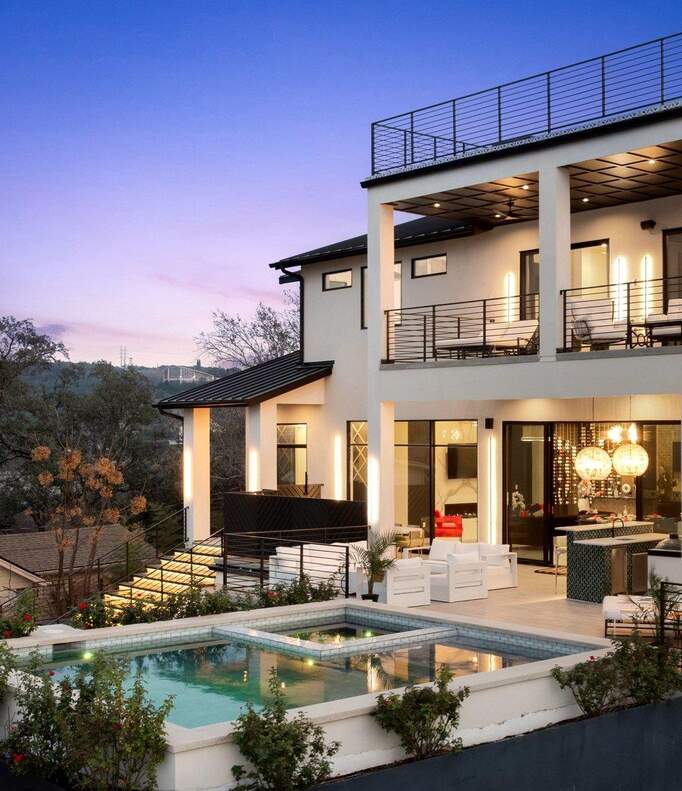 5 Bedroom Single Family Home/House's Image 3