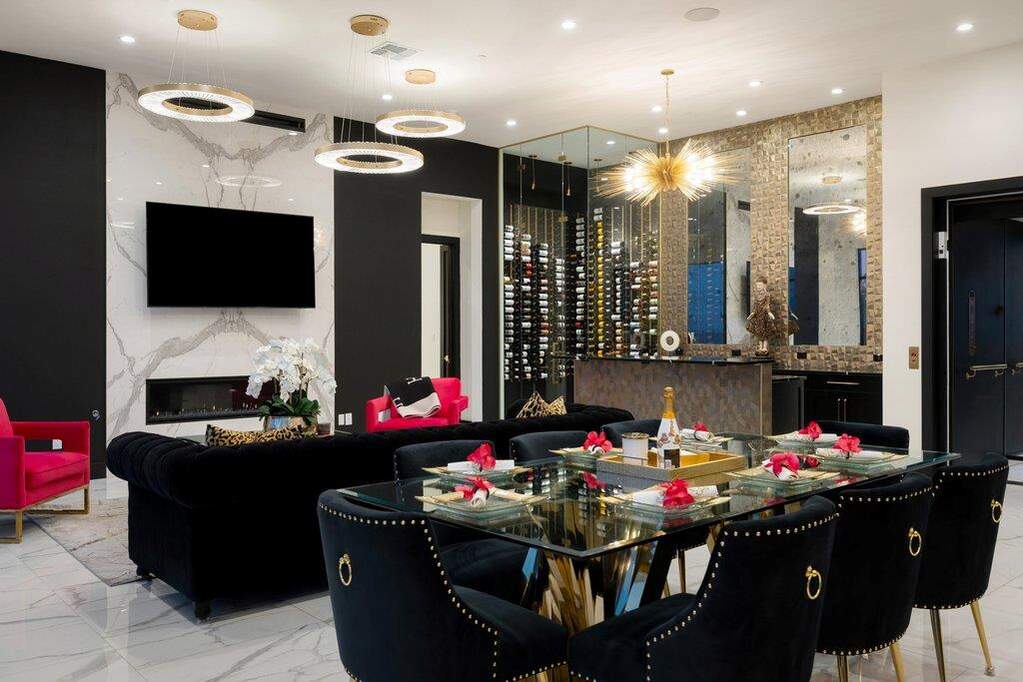 5 Bedroom Single Family Home/House's Image 4