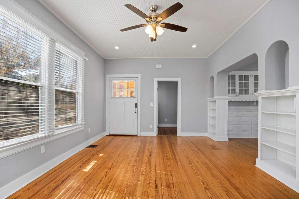 6 Bedroom Multi Unit's Image 7