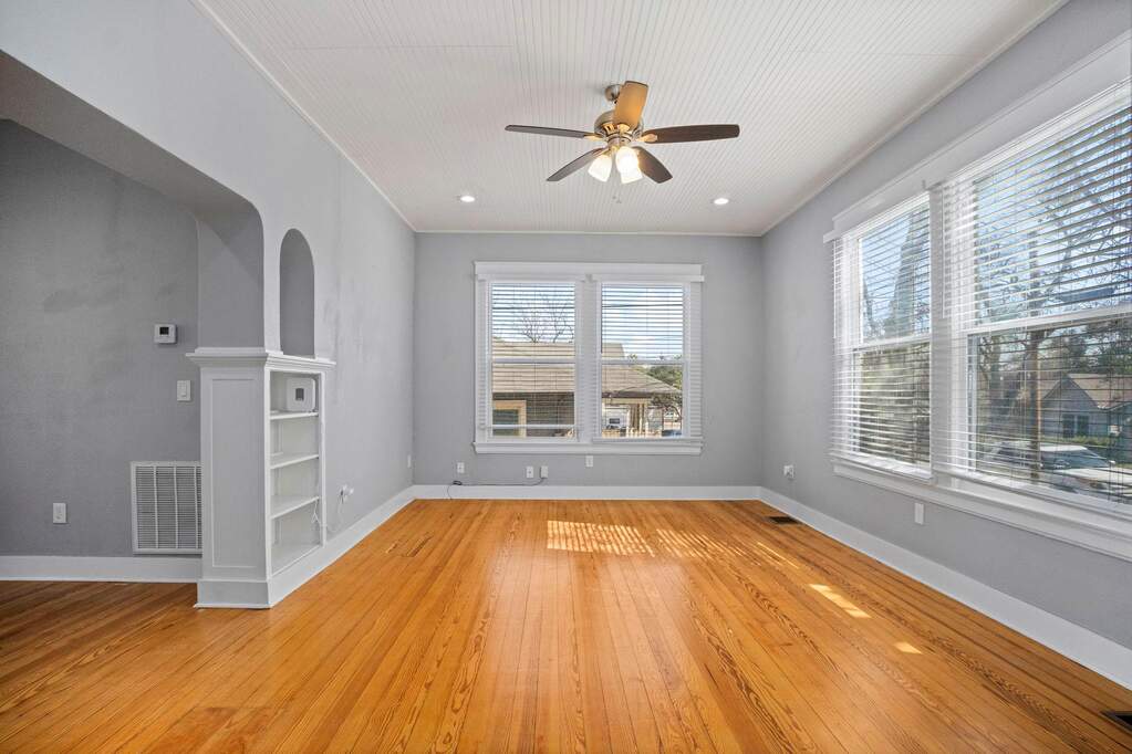 6 Bedroom Multi Unit's Image 8