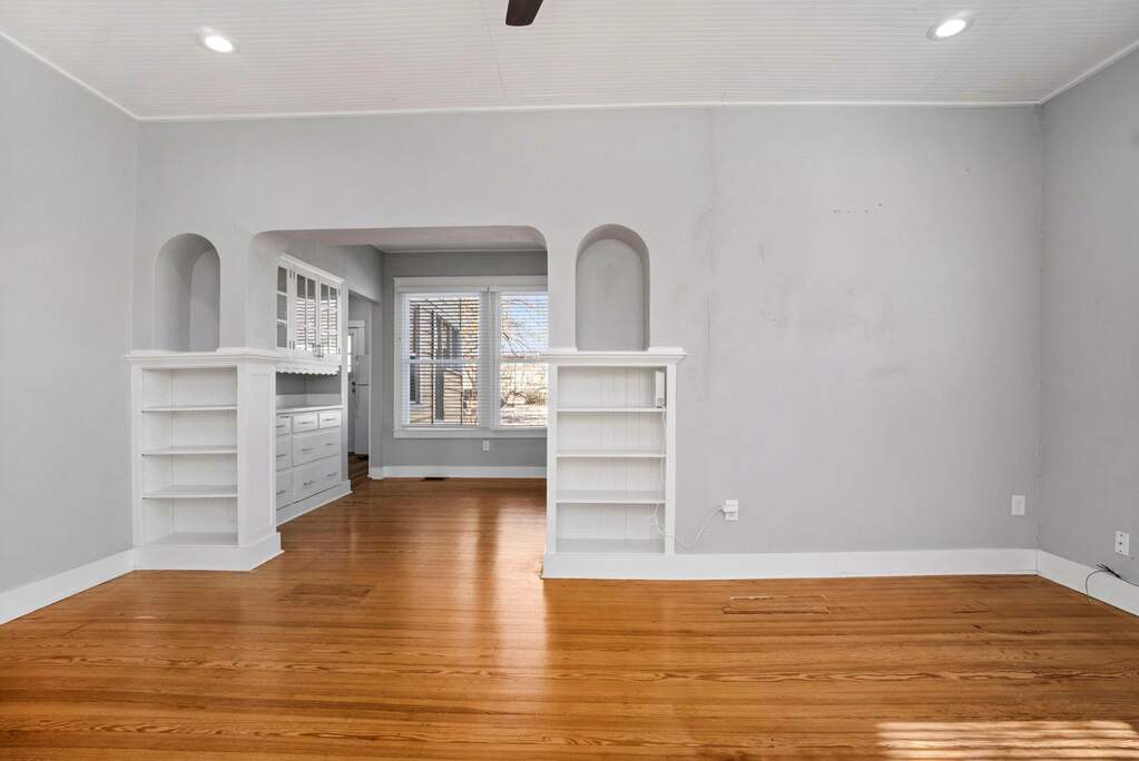 6 Bedroom Multi Unit's Image 10
