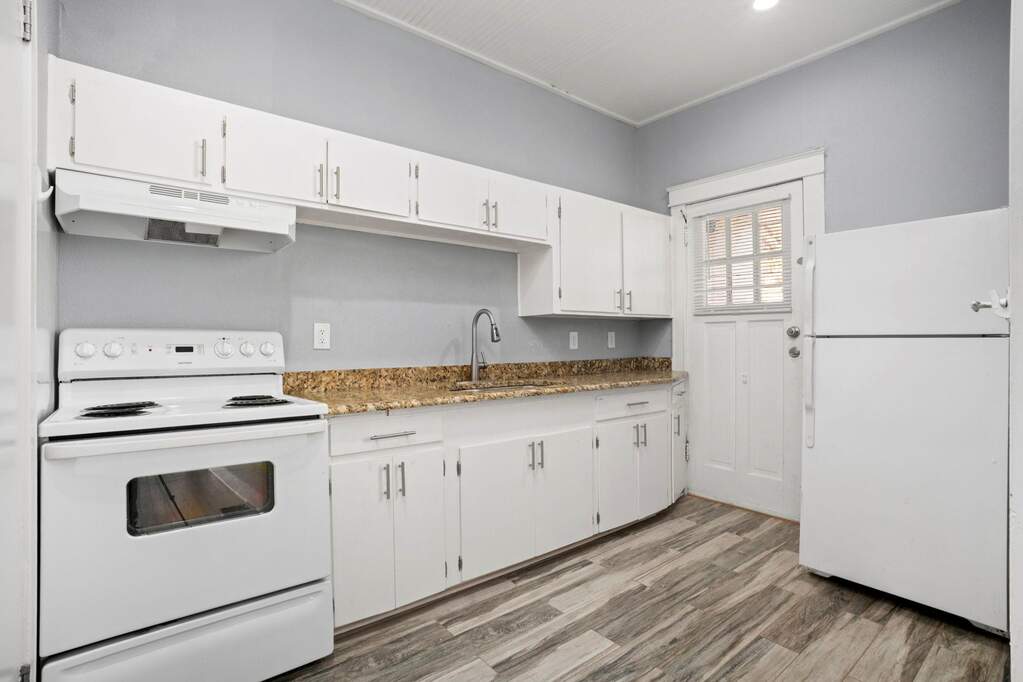 6 Bedroom Multi Unit's Image 12