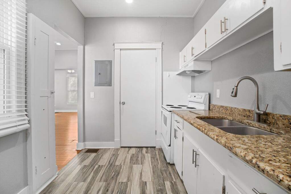 6 Bedroom Multi Unit's Image 13