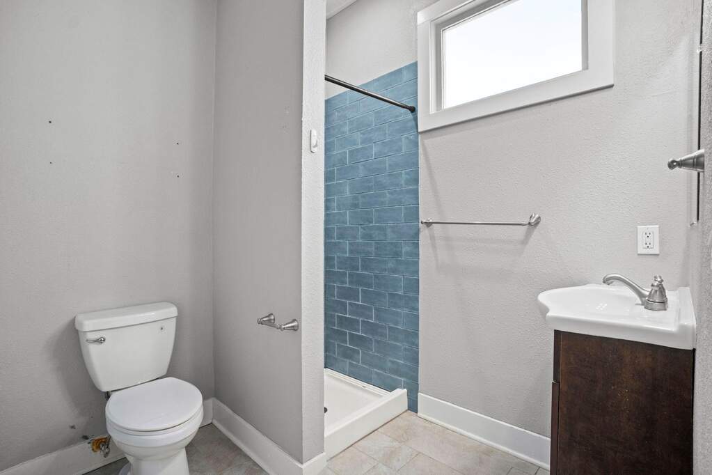 6 Bedroom Multi Unit's Image 15