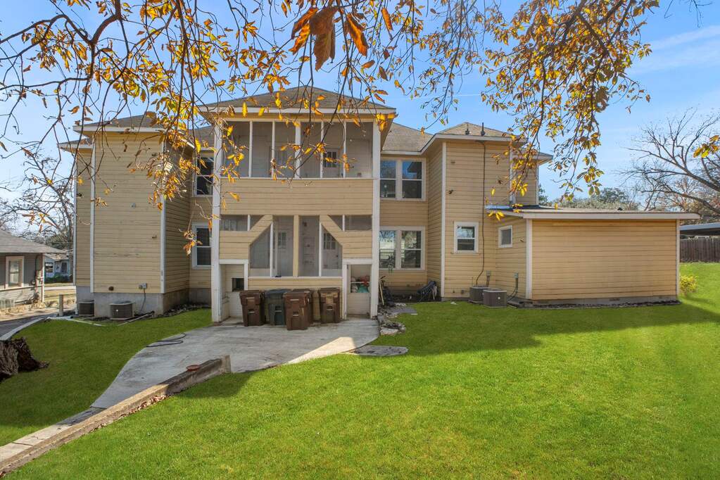 6 Bedroom Multi Unit's Image 17