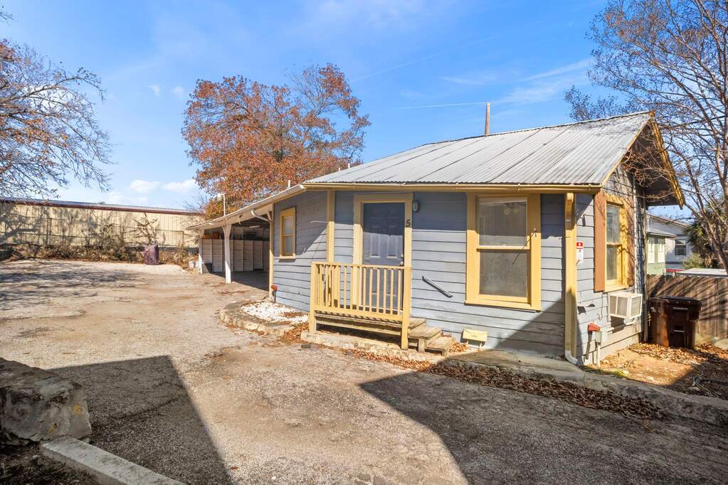 6 Bedroom Multi Unit's Image 20