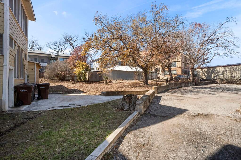 6 Bedroom Multi Unit's Image 22