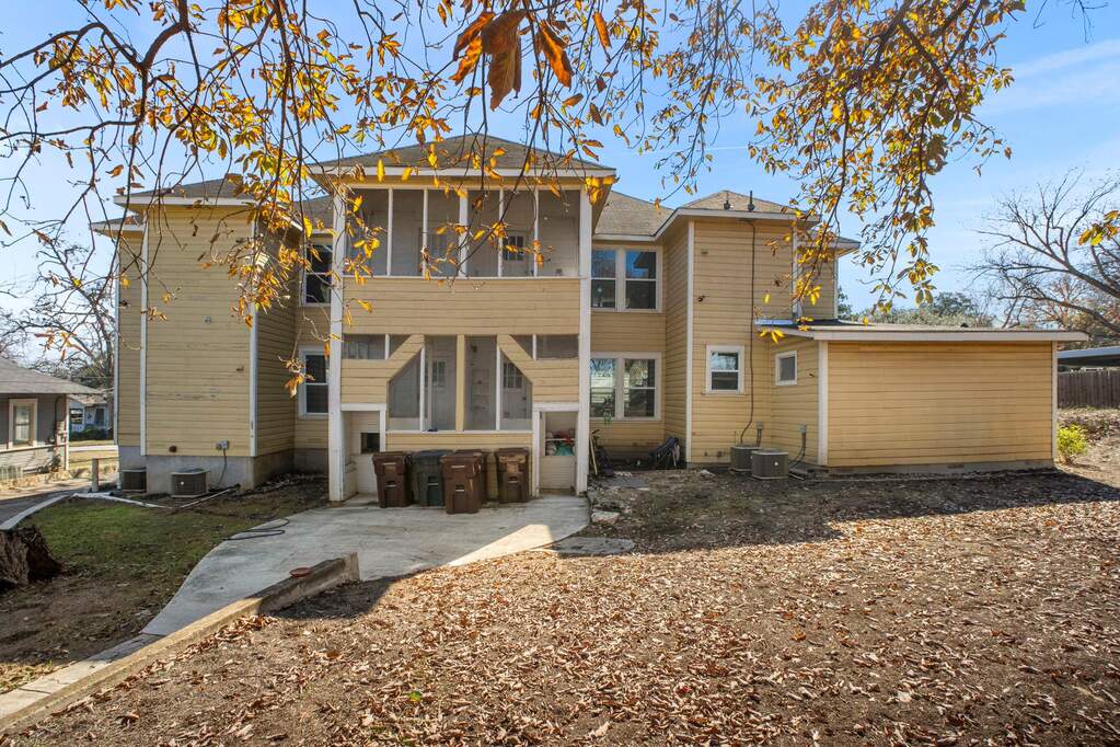 6 Bedroom Multi Unit's Image 24