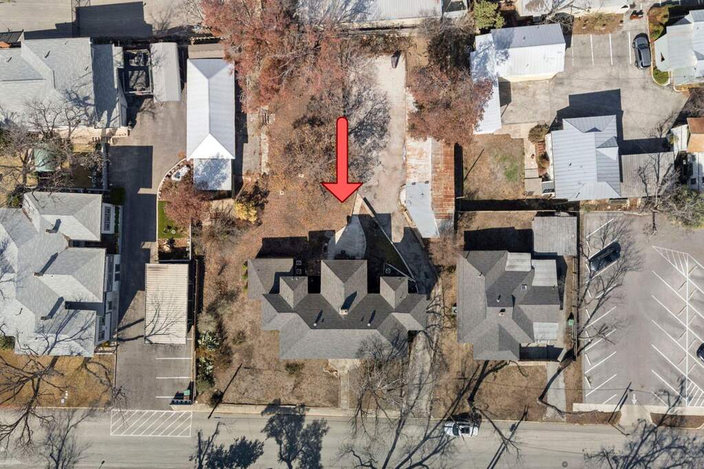 6 Bedroom Multi Unit's Image 26