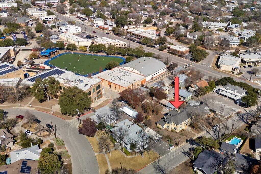 6 Bedroom Multi Unit's Image 30