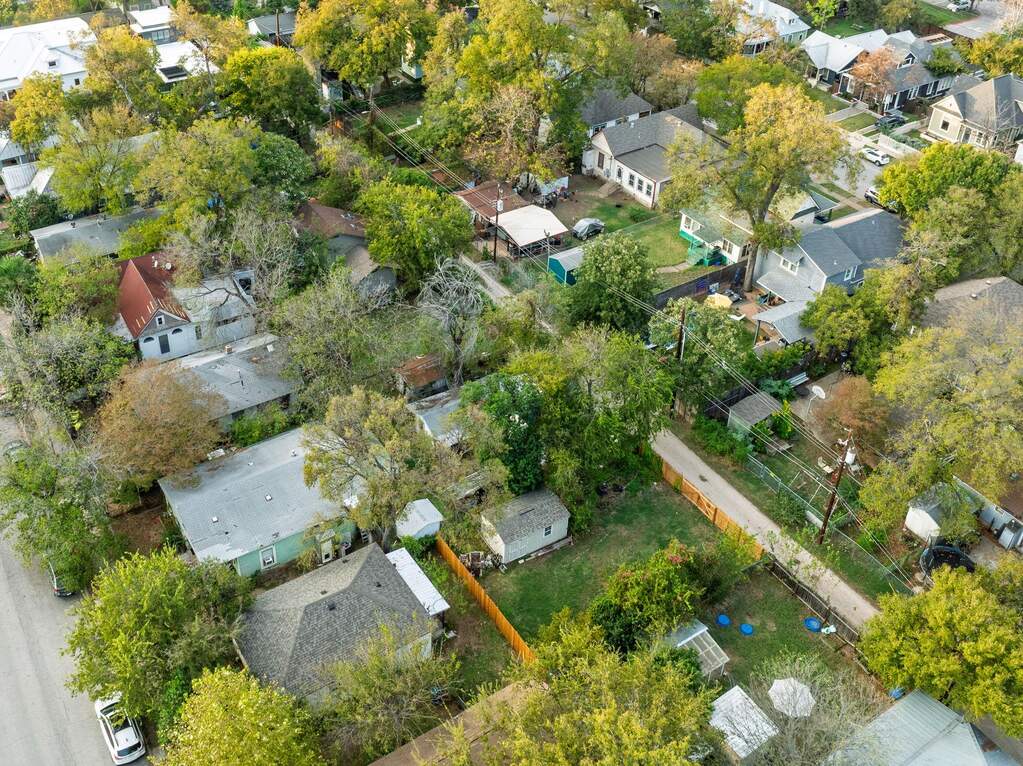 2 Bedroom Single Family Home/House's Image 3