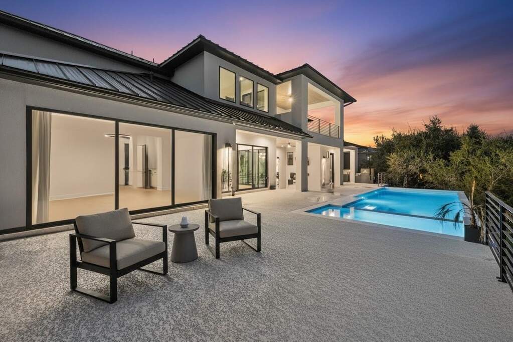 6 Bedroom Single Family Home/House's Image 20
