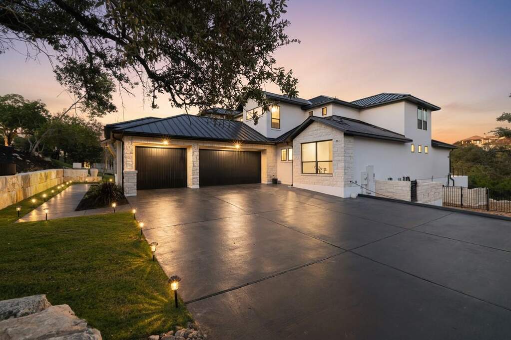 6 Bedroom Single Family Home/House's Image 22