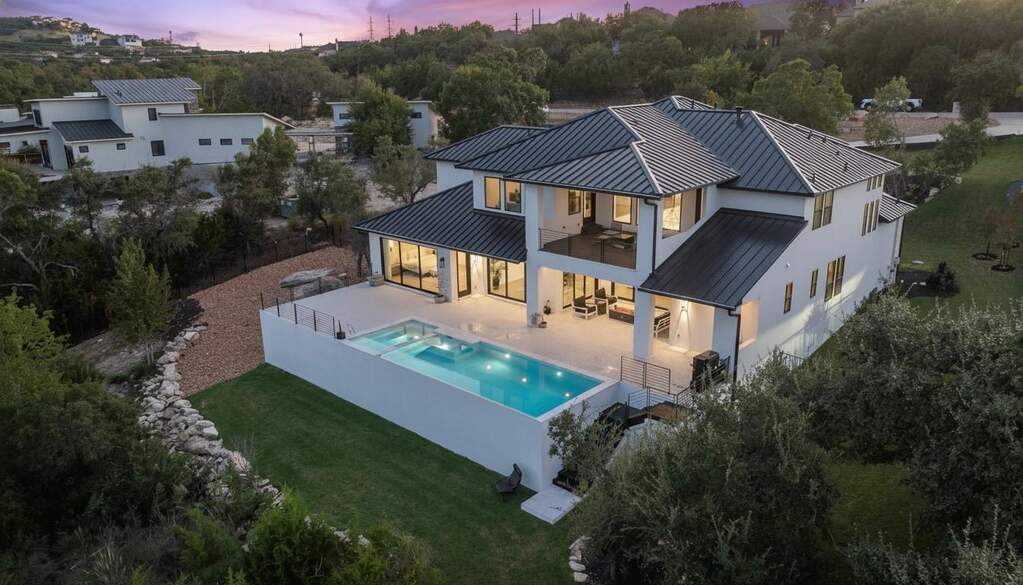 6 Bedroom Single Family Home/House's Image 23