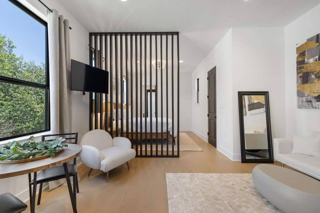 5 Bedroom Single Family Home/House's Image 25