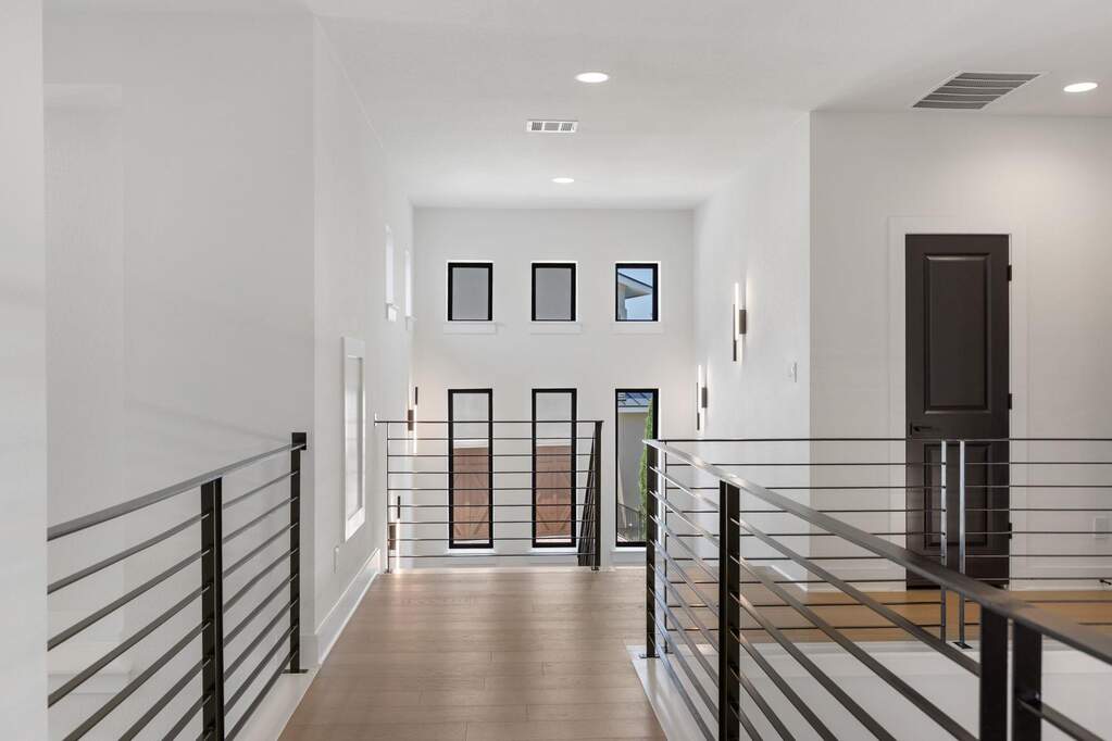 5 Bedroom Single Family Home/House's Image 32