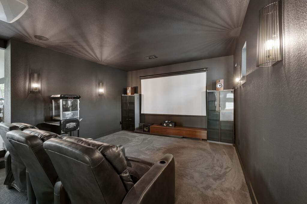 5 Bedroom Single Family Home/House's Image 33