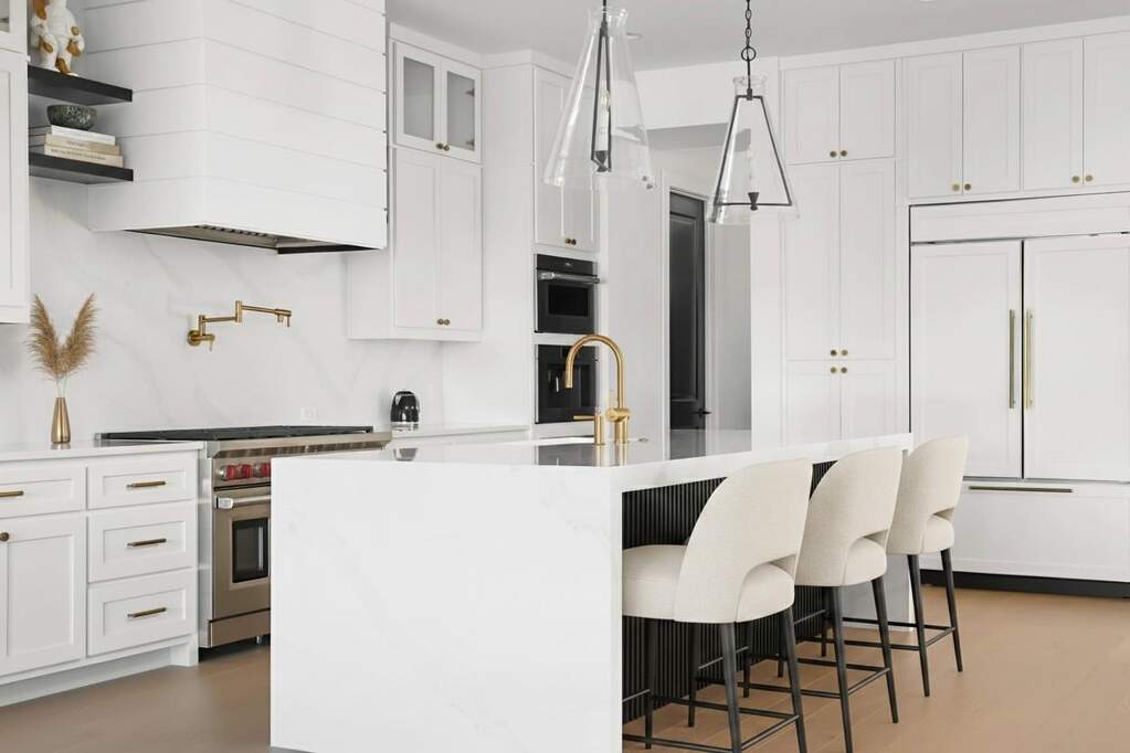 6 Bedroom Single Family Home/House's Image 6