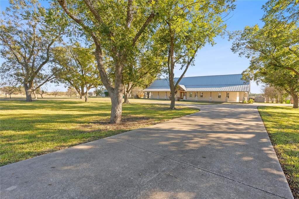 4 Bedroom Farm/Ranch/Plantation's Image 11