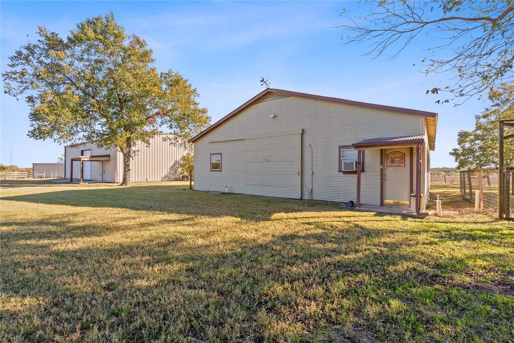 4 Bedroom Farm/Ranch/Plantation's Image 20