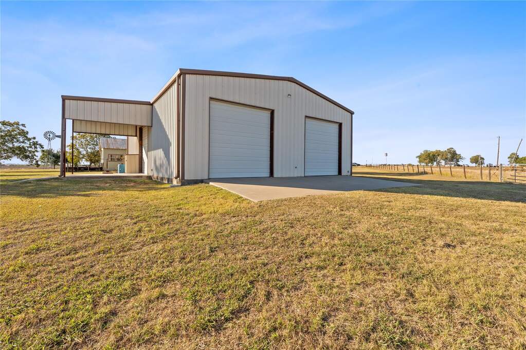 4 Bedroom Farm/Ranch/Plantation's Image 21