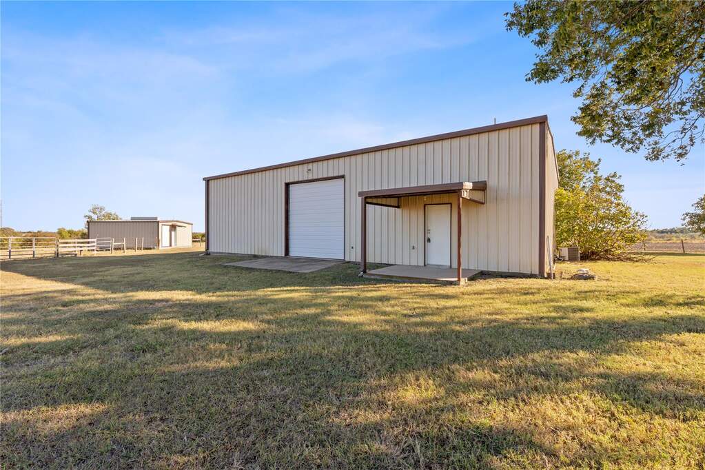 4 Bedroom Farm/Ranch/Plantation's Image 24