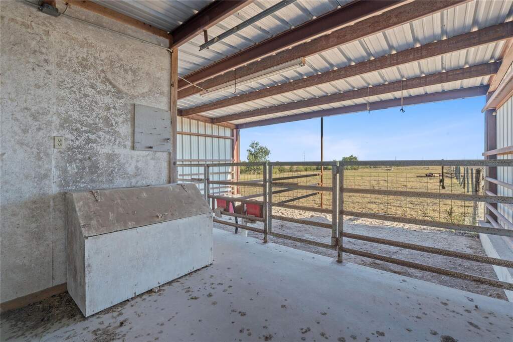 4 Bedroom Farm/Ranch/Plantation's Image 26