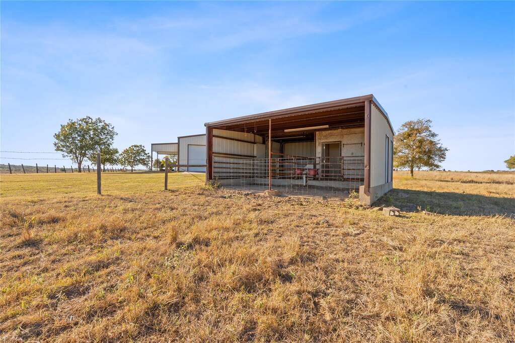 4 Bedroom Farm/Ranch/Plantation's Image 29