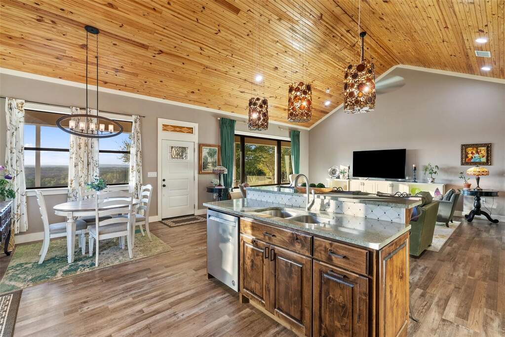 3 Bedroom Farm/Ranch/Plantation's Image 3