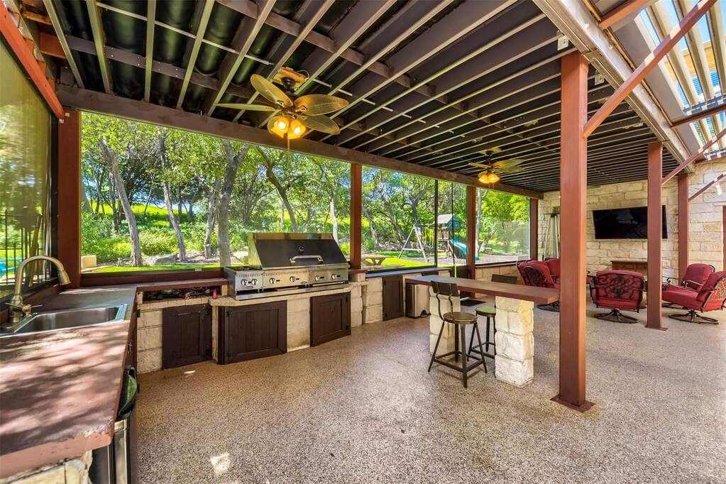 4 Bedroom Single Family Home/House's Image 7