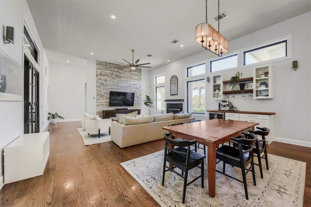 4 Bedroom Single Family Home/House's Image 11