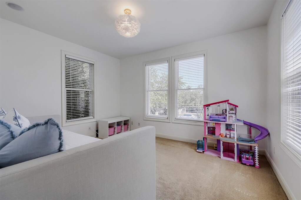 4 Bedroom Single Family Home/House's Image 20