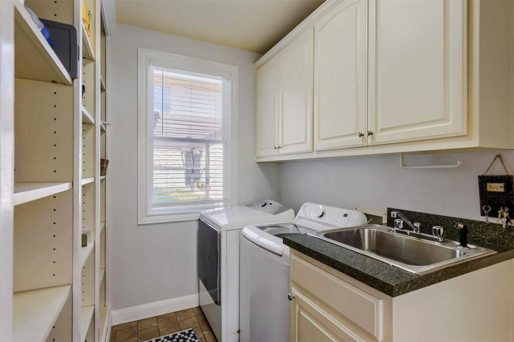 4 Bedroom Single Family Home/House's Image 22