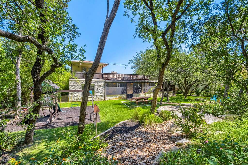4 Bedroom Single Family Home/House's Image 32