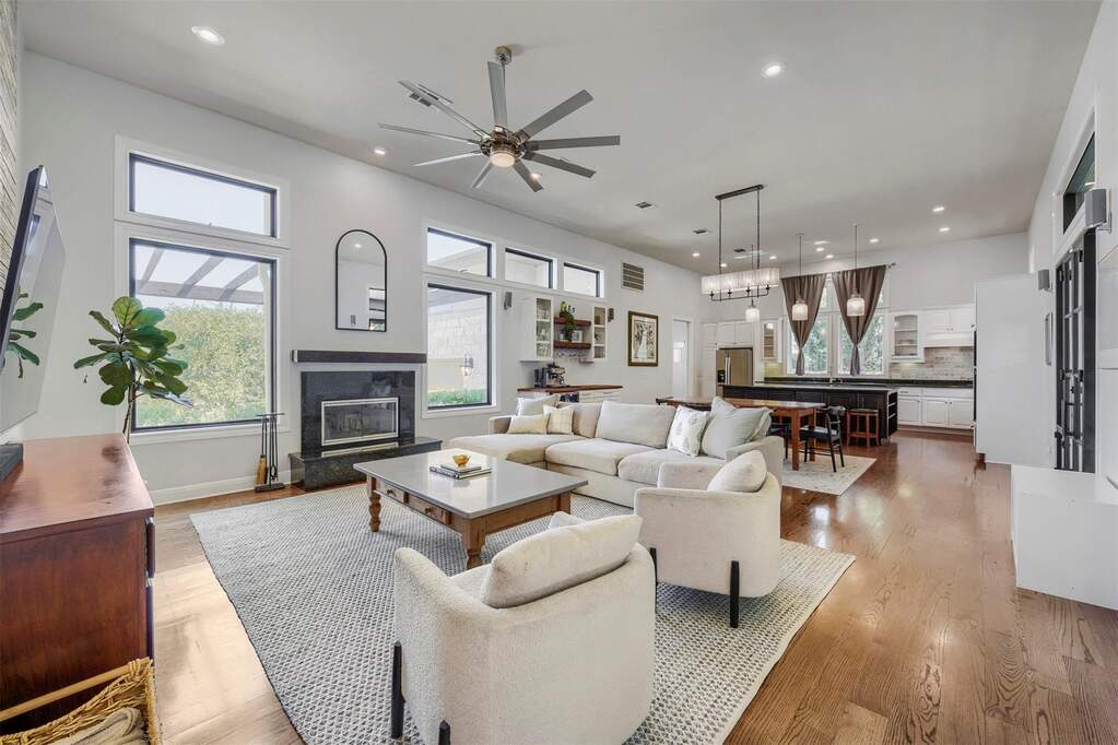 4 Bedroom Single Family Home/House's Image 3