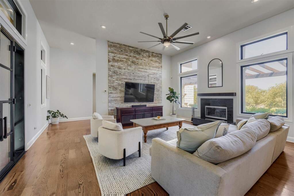 4 Bedroom Single Family Home/House's Image 4