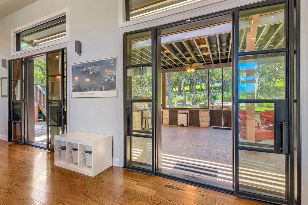 4 Bedroom Single Family Home/House's Image 5