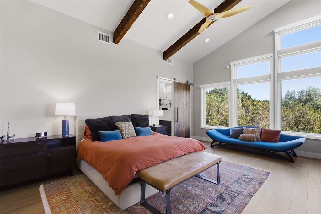 5 Bedroom Single Family Home/House's Image 7