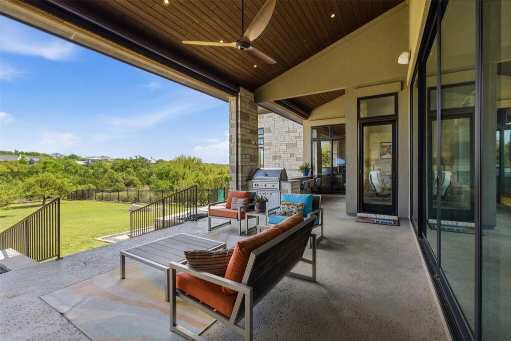 5 Bedroom Single Family Home/House's Image 14