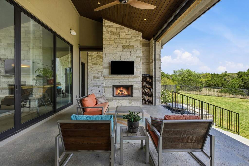 5 Bedroom Single Family Home/House's Image 15