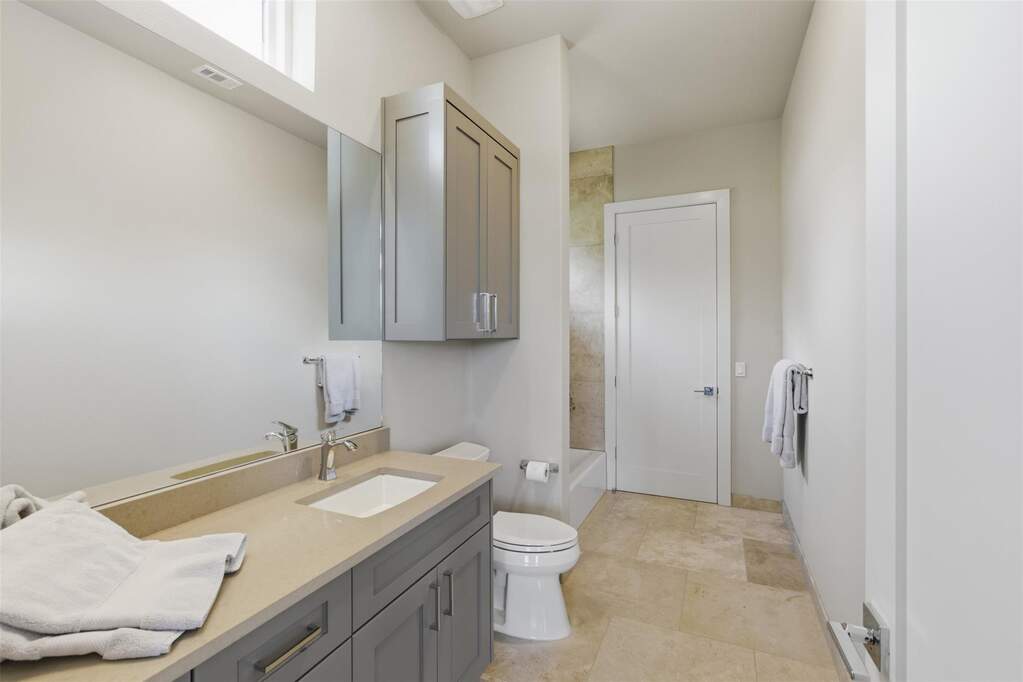5 Bedroom Single Family Home/House's Image 23